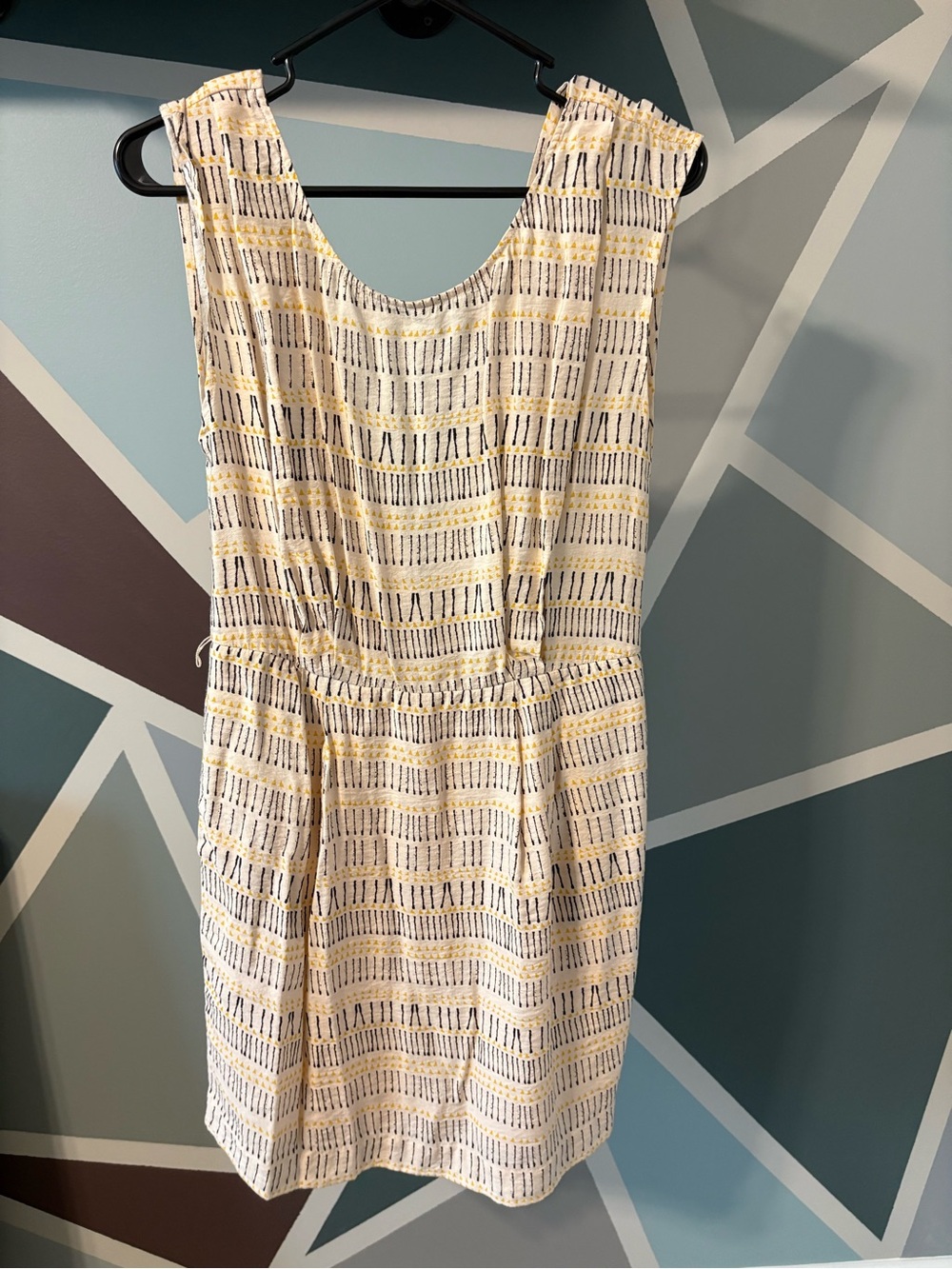 BCBGeneration Yellow and White Patterned Sleeveless Dress
